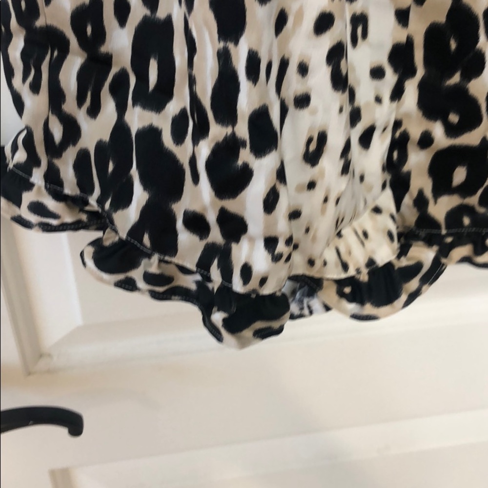 Bebe  Leopard 🐆 Romper - Picture 4 of 10